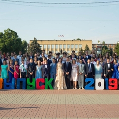 юность вступает во взрослую жизнь...