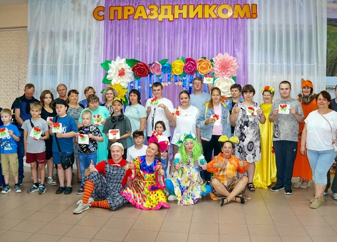 «Разноцветный хоровод» согрел сердца в День защиты детей