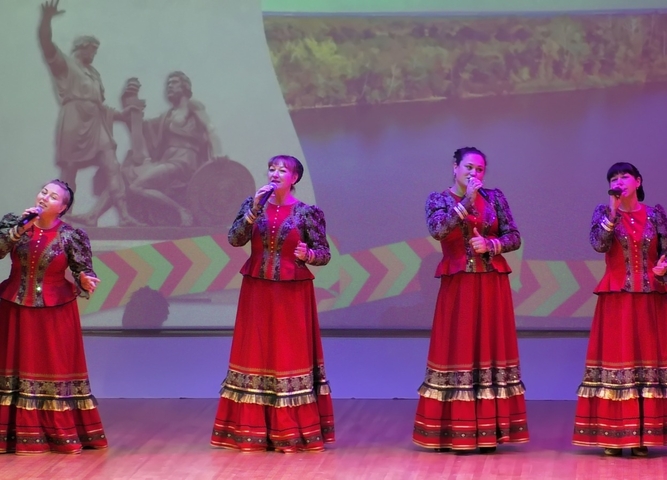 Праздничный концерт "Мы едины - мы непобедимы!"